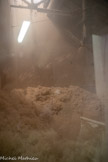 <center>La manufacture Brun de Vian-Tiran.</center>Cette laine est ensuite envoyée dans un mélangeur où un ventilateur, à droite, en haut, permet ce mélange