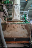 <center>La manufacture Brun de Vian-Tiran.</center>Cette laine est anvoyée dans une cardeuse. La phase de cardage prépare les fibres de laine pour le filage. Carder consiste à aligner les fibres dans le sens de la longueur.
