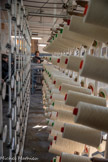 <center>La manufacture Brun de Vian-Tiran.</center>On va passer maintenant à l’ourdissage, c'est-à-dire à la préparation des fils de chaîne. On va mettre les bobines coniques sur lesquelles sont enroulés les fils qu’on appelle de « chaîne »,   sur un présentoir.