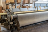 <center>La manufacture Brun de Vian-Tiran.</center>Le tissage. Le gros rouleau est installé à l'arrière du métier à tisser.