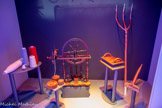 <center>Musée de la manufacture Brun de Vian-Tiran.</center>1 Bobines. Fusées de filature et bobinages divers à destination de l'ourdissage, du tissage ou de la teinture. Les enroulements du fil sur embout de bois conique sont destinés au garnissage des navettes.
2. Série de Pignons. Ces modèles en bois, fabriqués par Jean Brun, étaient destinés à la fonderie de pièces de rechange en fonte.
3. Rouet. Le rouet a remplacé le fuseau. Il permettait à la fileuse de garder les mains libres pour filer la mèche de laine tout en lui donnant la torsion pour obtenir un fil solide.
4. Cardes. Jeu de cardes à mains pour démêler les toisons et paralléliser grossièrement les fibres de laine.
5. Peigne. Outil manuel pour paralléliser finement les fibres de laine et éliminer les fibres courtes.
6. Fourche. Une tige de micocoulier de Provence à trois bourgeons est à l’origine des dents de ce type de fourche, dite “de Sauve”.
Sa légèreté, son élasticité, ses propriétés antistatiques en font un outil ergonomique idéal pour manier la laine en toute sécurité.
