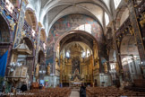 <center>La Collégiale Notre-Dame-des-Anges</center>L'ordonnance intérieure est rythmée de grandes arcades en plein cintre, où s’ouvrent les chapelles latérales surmontées de tribunes elles-mêmes couvertes d'arcades identiques. De hauts pilastres séparent les travées, mais curieusement ils ne portent aucun entablement, recevant directement la retombée des arcs doubleaux des voûtes. L'horizontale se trouve ainsi marquée simplement par l'alignement des balustrades des tribunes. Sur des consoles, de gauche à droite, statues de saint François d'Assise, un évêque, Sainte Ursule, Sainte Élisabeth de Hongrie.