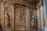 <center>La Collégiale Notre-Dame-des-Anges</center>Chapelle de la Vierge mourante. Elle est entièrement revêtue de boiseries sculptées par Esprit Grangier et dorées par Jean Gleize. Le panneau latéral gauche est occupé en son centre par l'Assomption de la Vierge en bas-relief encadrée à droite par sainte Marthe avec la tarasque, et à gauche un ange sonnant de la trompette.