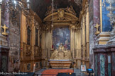 <center>La Collégiale Notre-Dame-des-Anges</center>Chapelle du Corpus Christ ou du Saint Sacrement. Le tableau de l'autel représentant l'Ascension avec les quatre docteurs de l'Église latine (Augustin d'Hippone (354-430), évêque ; Ambroise de Milan (339-394), évêque ; Jérôme de Stridon (vers 347-420), moine et traducteur de la Bible en latin (Vulgate) ; Grégoire Ier dit le Grand (540-604), pape) a été peint par Pierre II Mignard à Avignon en 1675. Le retable est de Mathieu Trentoul (1672). Sur la porte du tabernacle en bois doré est sculpté un agneau de Dieu, symbole du Christ, couché sur une croix à laquelle sont accrochés sept sceaux.