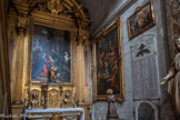 <center>La Collégiale Notre-Dame-des-Anges</center>Chapelle de la chaire ou de la congrégation des filles. A droite Présentation de la Vierge au Temple abusivement attribué à Simon Vouët. Petit tableau ajouté au-dessus de la plaque commémorative, copie d’un tableau se trouvant dans la chapelle des Bienheureuses de la cathédrale d’Orange, 20e siècle. Statue : Saint François d'Assise en extase, avec sur le socle, l'inscription Ora pro nobis, 19e siècle.