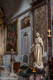 <center>La Collégiale Notre-Dame-des-Anges</center>Chapelle de la chaire ou de la congrégation des filles. Au-dessous de la plaque commémorative, tombeau d’un enfant de 11 ans. Statue de la Vierge de l'Immaculée Conception. Cette Vierge au serpent, en bois peint, provient de Notre Dame ou du Pont-Neuf (porte de Bouigas), et fut érigée le 24 octobre 1854, suite au voeu du curé Jalceat, enlevée de la voie publique le 14 septembre 1904 suite à un arrêté de la municipalité (on la voit sur d’anciennes cartes postales reproduites dans le livre de Sylvestre Clap). Statue de Saint François d'Assise en extase, avec sur le socle, l'inscription Ora pro nobis, 19e siècle.