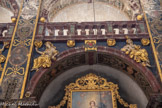 <center>La Collégiale Notre-Dame-des-Anges</center>A gauche, la Bonté : elle foule aux pieds un diadème (symbole des intérêts égoïstes à soi-même), elle tient un fléau (ou une guirlande de rue, herbe contre les enchantements). A droite, la Bénignité : une flamme éclaire son front pour exprimer son ardeur à faire le bien, elle tient dans la main droite une bourse pleine pour indiquer la distribution des largesses et à sa gauche on aperçoit la tête d'un éléphant, animal qui sert de guide dans la brousse et symbole de prospérité en Orient.