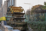 <center>La rue des Roues</center>Roue de l'hôpital. Cette roue fournissait l’eau à L’Hôpital. Désormais, les roues qui sont encore en place (14), sont préservées comme témoins de l’histoire industrielle et contribuent au charme pittoresque de la ville.