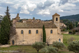 <center>Lourmarin</center>Le village fait partie de la quarantaine de localités, de part et d'autre du Luberon dans lesquelles s'installent au moins 1400 familles de Vaudois des Alpes, soit environ 6 000 personnes, venues des diocèses alpins de Turin et d'Embrun entre 1460 et 1560, selon l'historien Gabriel Audisio. Les deux tiers de ces futurs Vaudois du Luberon sont arrivés entre 1490 et 1520. Foulques accueille sur ses terres ces populations vaudoises, leur laissant entière liberté de culte, et en 1470 il leur propose des contrats d’établissement. En 1494 à Lourmarin, 47 chefs de famille vaudoise passent devant notaire pour signer des baux. Grâce à ce repeuplement, Foulques a la main d’œuvre nécessaire pour faire revivre le village et l’aider à aménager une résidence seigneuriale à Lourmarin.