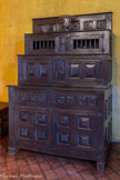 <center>Château de Lourmarin</center>La Sallestre. Meuble de Sacristie. Fin du 16ème siècle, Espagne, chêne. Meuble à gradins qui permettaient de ranger les objets de culte.