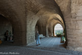 <center>Abbaye Saint André</center> La grande terrasse est soutenue par de belles voûtes du XVIIIe s. formant une salle ouverte sur le panorama d'Avignon.