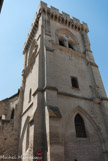 <center>L'église Notre-Dame </center>Ancienne collégiale, elle appartient au type des églises à nef unique et à chapelles latérales encastrées entre les contreforts qui semble bien avoir été introduit en Provence par son fondateur, le cardinal Arnaud de Via.